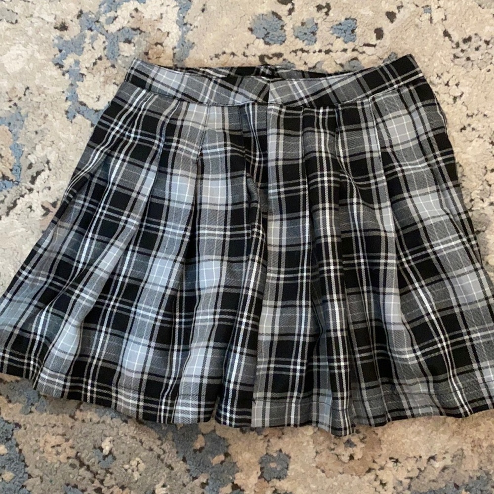 Black and grey mini skirt